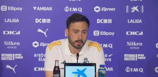 FOTOGRAFÍA. VITORIA (LAS VASCONGADAS) REINO DE ESPAÑA, 13 DE ABRIL DE 2025. El segundo entrenador del Real Madrid, Davide Ancelotti, hoy durante una rueda de prensa. Efe