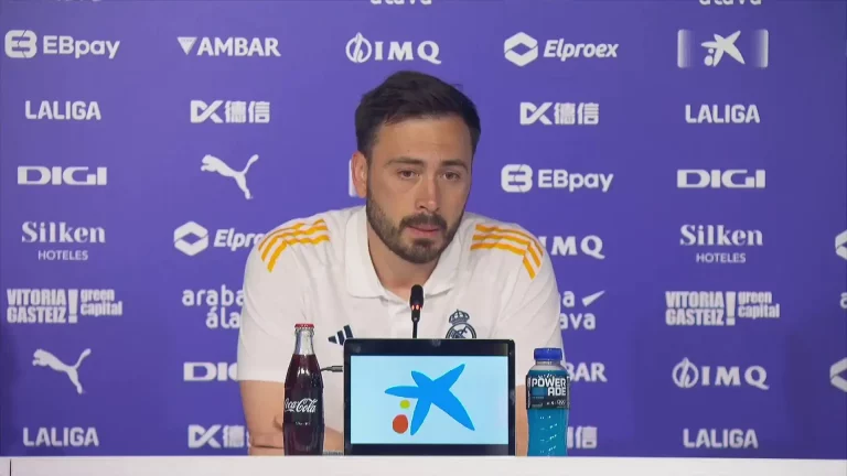 FOTOGRAFÍA. VITORIA (LAS VASCONGADAS) REINO DE ESPAÑA, 13 DE ABRIL DE 2025. El segundo entrenador del Real Madrid, Davide Ancelotti, hoy durante una rueda de prensa. Efe