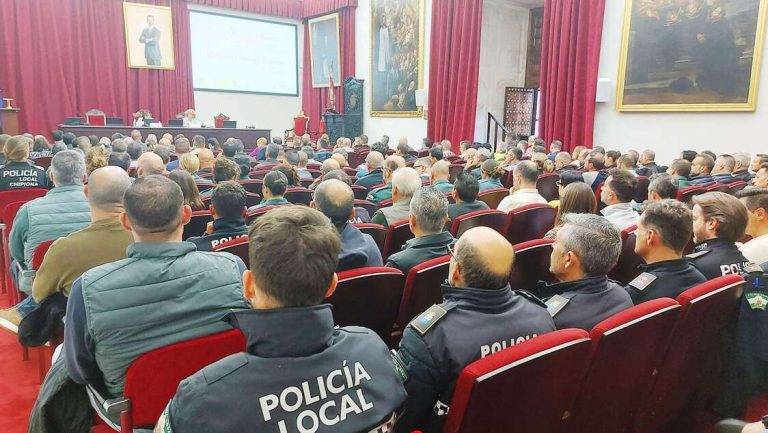 FOTOGRAFÍA. SEVILLA (ANDALUCIA) REINO DE ESPAÑA, 02 DE MARZO DE 2025. La Universidad de Sevilla acoge una formación a más de 400 agentes sobre el "Sistema de Seguimiento Integral de Violencia de Género Viogén 2". Lasvocesdelpueblo (Ñ Pueblo)