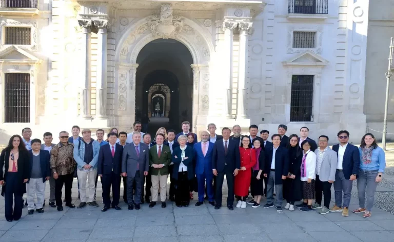 FOTOGRAFÍA. SEVILLA (ANADLUCÍA) REINO D EESPAÑA, 07 DE ABRIL DE 2025. La Universidad de Sevilla (US) reúne a investigadores de cuatro continentes para avanzar en agricultura sostenible y la soberanía alimentaria. Lasvocesdelpueblo (Ñ Pueblo)