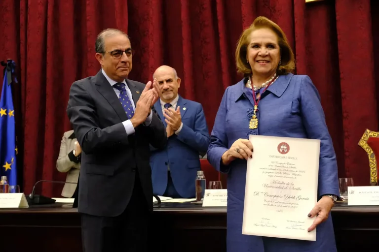 FOTOGRAFIA. SEVILLA (REINO DE ESPAÑA), 22 DE ABRIL DE 2025. La empresaria y expresidente del Consejo Social de la Universidad de Sevilla (US), Concha Yoldi, ha sido distinguida con la "Medalla de Oro de la Universidad de Sevilla". Lasvocesdelpueblo (Ñ Pueblo)
