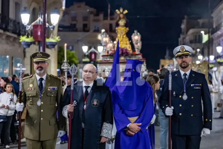 FOTOGRAFÍA. MELILLA (REINO DE ESPAÑA), JUEVES SANTO 17 DE ABRIL DE 2025. SEMANA SANTA 2025. La Cofradía de Nuestro Padre Jesús Cautivo de Medinaceli y María Santísima del Rocío ha cumplido en la noche de este Jueves Santo en Melilla la tradición de liberar un preso en su estación de penitencia, que lleva realizándose de manera ininterrumpida desde 2001, hace casi un cuarto de siglo. Efe