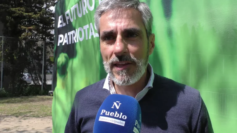FOTOGRAFÍA. BARCELONA (REINO DE ESPAÑA), 05 DE ABRIL DE 2025. El coordinador de VOX en la ciudad de Barcelona y presidente del Grupo Municipal VOX Ayuntamiento de Barcelona, Gonzalo de Oro-Pulido Plaza, en un momento de la Gran Butifarrada Popular, organizada por su formación este sábado en el Parque Nudo Trinidad de la ciudad de Barcelona. Lasvocesdelpueblo (Ñ Pueblo)