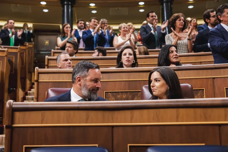 FOTOGRAFÍA. MADRID (REINO DE ESPAÑA), 17 DE AGOSTO DE 2023.Hoy, 17 de agosto de 2023, Sesión Constitutiva de la XV legislatura del Reino de España, que comienza hoy, 17 de agosto de 2023, tras la celebración de las elecciones generales de 2023 y la posterior constitución de las nuevas Cortes Generales; las elecciones generales se celebraron el domingo 23 de julio de 2023. Las nuevas caras visibles de la tercera fuerza política en España, VOX, el presidente del Grupo Parlamentario y de la formación, Santiago Abascal Conde; y la portavoz del Grupo Parlamentario de VOX en el Congreso de los Diputados, María José Rodríguez de Millán Parro (Pepa Millán); lideran el Grupo VOX desde la bancada opositora frente al resto. Lasvocesdelpueblo (Ñ Pueblo) 