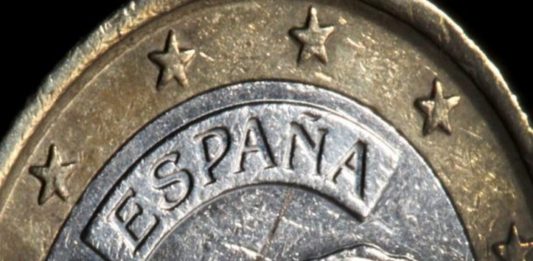 FOTOGRAFÍA. MADRID (REINO DE ESPAÑA), 03 DE ABRIL DE 2018. En la imagen, una moneda de euro. Los Presupuestos Generales de Estado de 2018 financiaran con 123.250 millones de euros a las administraciones territoriales, Comunidades Autónomas y Ayuntamientos, lo que supone 4.248 millones más que en 2017. Efe