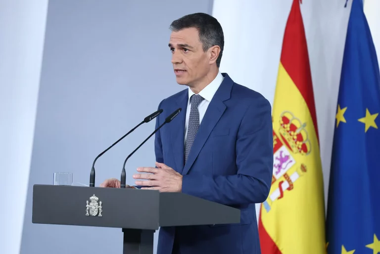FOTOGRAFÍA. MADRID (REINO DE ESPAÑA), 29 DE ABRIL DE 2025. El presidente del Gobierno y secretario general del Partido Socialista (PSOE), Pedro Sánchez Pérez-Castejón hace una declaración ante los medios este martes en el Palacio de la Moncloa sobre el apagón generalizado del lunes 28 de abril en España. Lasvocesdelpueblo (Ñ Pueblo)