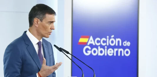FOTOGRAFÍA. MADRID (REINO DE ESPAÑA), 29 DE ABRIL DE 2025. El presidente del Gobierno y secretario general del Partido Socialista (PSOE), Pedro Sánchez Pérez-Castejón hace una declaración ante los medios este martes en el Palacio de la Moncloa sobre el apagón generalizado del lunes 28 de abril en España. Lasvocesdelpueblo (Ñ Pueblo)