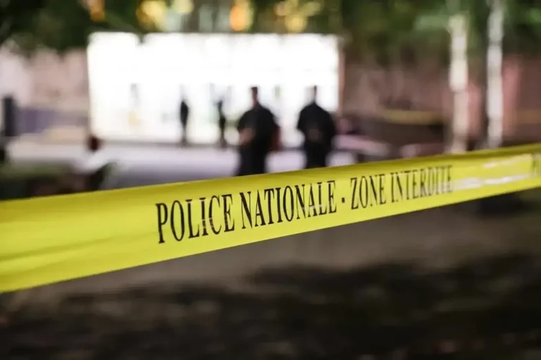 FOTOGRAFÍA. FRANCIA, AÑO 2024. un cordón policial en una ciudad francesa