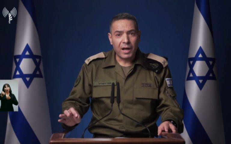 FOTOGRAFÍA. JERUSALÉN (ISRAEL), 03 DE ABRIL DE 2025. El nuevo portavoz del Ejercito israelí Tzáhal, que integran las Fuerzas de Defensa de Israel (FDI), el general de brigada Effie Defrin, ha sido registrado este jueves durante su primera declaración a los medios de comunicación como portavoz de los guerreros santos. Lasvocesdelpueblo (Ñ Pueblo)