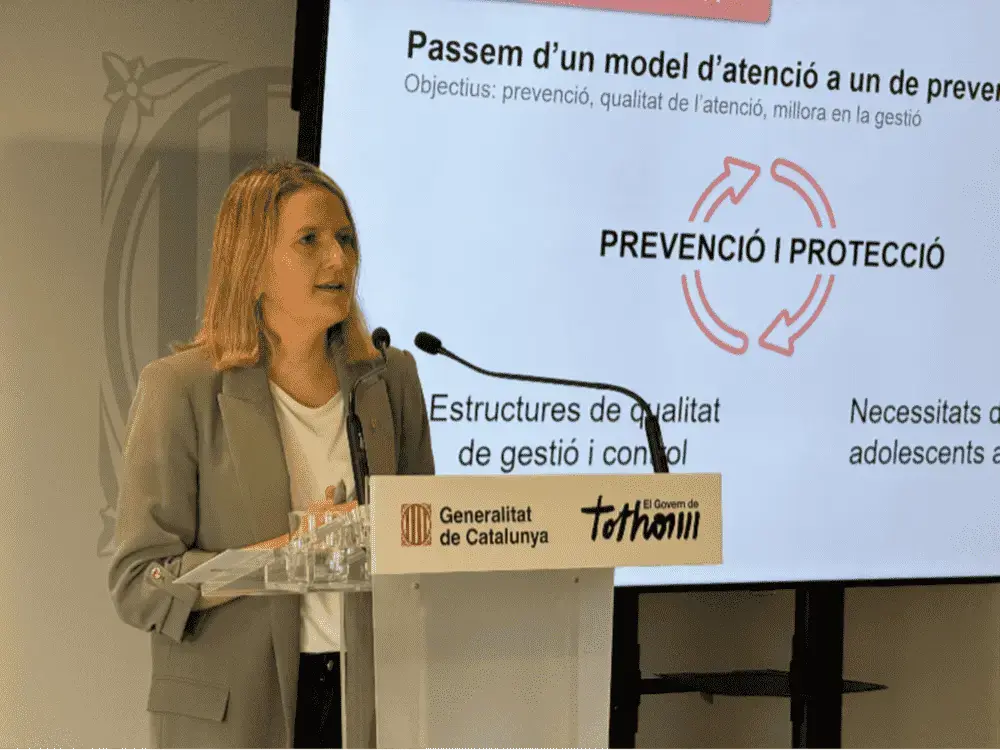 FOTOGRAFÍA. BARCELONA (REINO DE ESPAÑA), 26 DE MAYO DE 2025. La consejera de Derechos Sociales e Inclusión del Govern de la Generalitat de Catalunya, Mònica Martínez Bravo, en un momento de la rueda de prensa sobre la transformación del sistema de protección a la infancia: Dirección General de Atención a la Infancia y la Adolescencia (DGAIA). Lasvocesdelpueblo (Ñ Pueblo)