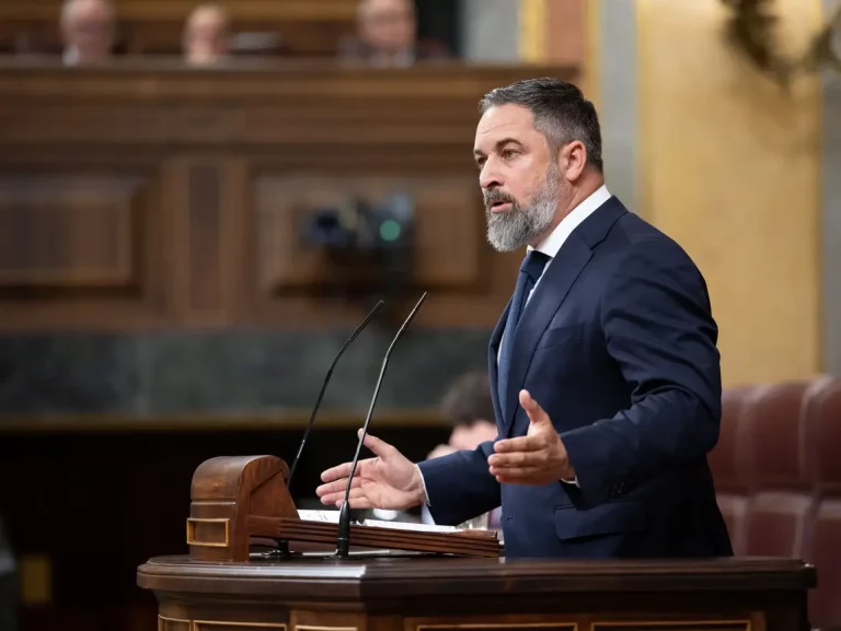 FOTOGRAFÍA. MADRID (REINO DE ESPAÑA), 07 D EMAYO DE 2025. El presidente de VOX y líder de la coalición patriota europea Patriots of Europe (Patriotas por Europa), Santiago Abascal Conde, ha comparecido esta mañana en el Congreso para denunciar la "situación de absoluta indefensión" que atraviesa España tras el histórico apagón de la semana pasada, y ha exigido la dimisión inmediata del presidente del Gobierno de España y secretario general del Partido Socialista (PSOE), Pedro Sánchez Pérez-Castejón, por "ser incapaz de garantizar lo más elemental: la seguridad y la defensa nacional". Lasvocesdelpueblo (Ñ Pueblo)