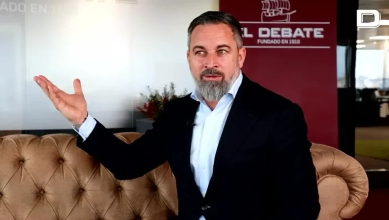 FOTOGRAFÍA. MADRID (REINO DE ESPAÑA), 3¡03 D EMAYO D E2025. El presidente de la coalición política de partidos patriotas de la Unión Europea (UE), Patriots of Europe, y de VOX, Santiago Abascal Conde, registrado este sábado durante una entrevista con "El Debate". Lasvocesdelpueblo (Ñ Pueblo)