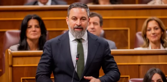 FOTOGRAFÍA. MADRID (REINO DE ESPAÑA), 14 DE MAYO DE 2025. El presidente de VOX, Santiago Abascal Conde, participa a la sesión de control al Gobierno de España que preside Pedro Sánchez Pérez-Castejón. Lasvocesdelpueblo (Ñ Pueblo)