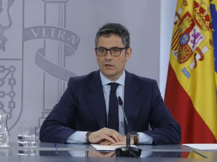 El juez Peinado acorrala al ministro Bolaños Salga de la sala y recabe información suficiente para contestar; ¿Me ha entendido; suspendemos la declaración (2) FOTOGRAFÍA. MADRID (REINO D EESPAÑA), ENERO DE 2023. El ministro de Presidencia, Justicia y Relaciones con las Cortes por el Partido Socialista (PSOE), Félix Bolaños García, durante una rueda de prensa en la sede del Palacio de La Moncloa, Presidencia del Gobierno de España. Efe