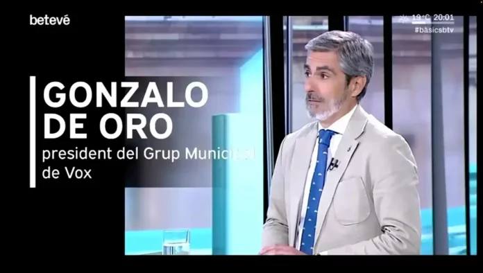FOTOGRAFÍA. BARCELONA (CATALAUÑA) REINO DE ESPAÑÁ, 13 DE MAYO DE 2025. El presidente del Grupo municipal de VOX en el Ayuntamiento de Barcelona y jefe de la agrupación del partido presidido por Santiago Abascal Conde en la Ciudad Condal, Gonzalo de Oro-Pulido Plaza, ha sido registrado este martes durante una entrevista en el canal TV de la ciudad de Barcelona "Betevé". Captura vídeo/Lasvocesdelpueblo (Ñ Pueblo)