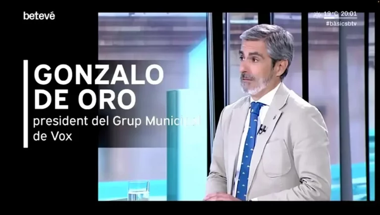 FOTOGRAFÍA. BARCELONA (CATALAUÑA) REINO DE ESPAÑÁ, 13 DE MAYO DE 2025. El presidente del Grupo municipal de VOX en el Ayuntamiento de Barcelona y jefe de la agrupación del partido presidido por Santiago Abascal Conde en la Ciudad Condal, Gonzalo de Oro-Pulido Plaza, ha sido registrado este martes durante una entrevista en el canal TV de la ciudad de Barcelona "Betevé". Captura vídeo/Lasvocesdelpueblo (Ñ Pueblo)