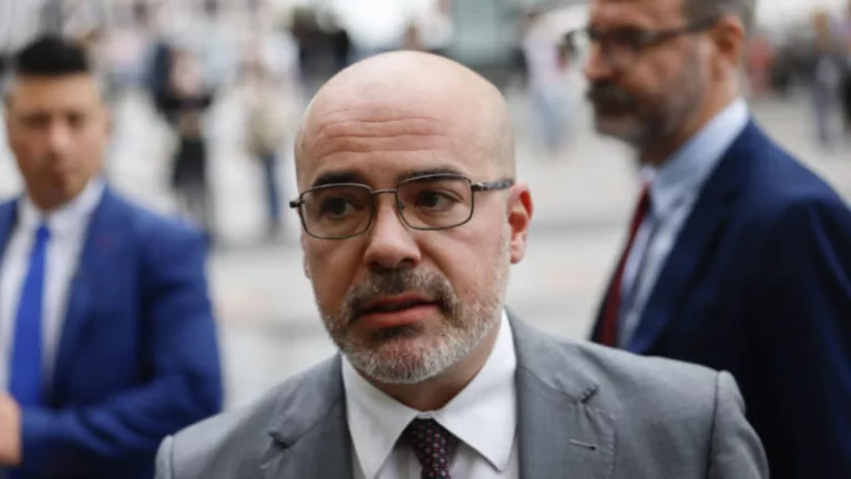 FOTOGRAFÍA. MADRID (REINO DE ESPAÑA), 14 DE MAYO DE 2025. El imputado delegado del Gobierno en Madrid, Fernando Martín Aguirre, en los juzgados de Plaza de Castilla este miércoles. Efe