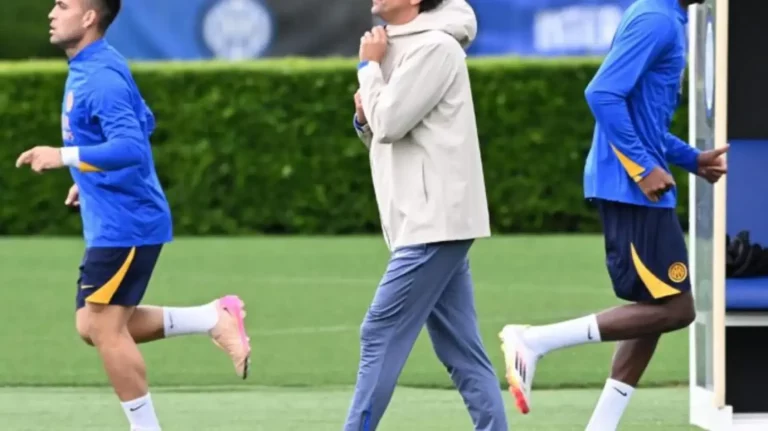 FOTOGRAFÍA. MILÁN (ITALIA), 05 DE MAYO DE 2025.- El técnico del Inter, Simone Inzaghi en vísperas de la vuelta de semifinales de la UEFA Champions League en Milán, Italia. Efe
