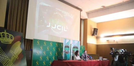 FOTOGRAFÍA. SAN ANDRÉS DE LA BARCA (BARCELONA), 24.04.2019. Los portavoces de «Asociación Profesional Para la Justicia Guardia Civil» (JUCIL), el secretario Nacional, Cristian Eric Marco, y la secretaria provincial, la catalana Milagros Cívico, presentan en Barcelona (JUCIL). Explican sus responsables en rueda de prensa que (JUCIL) nace para «luchar por los derechos socio-laborales de este colectivo y con un objetivo prioritario, lograr una equiparación salarial total y real». Lasvocesdelpueblo