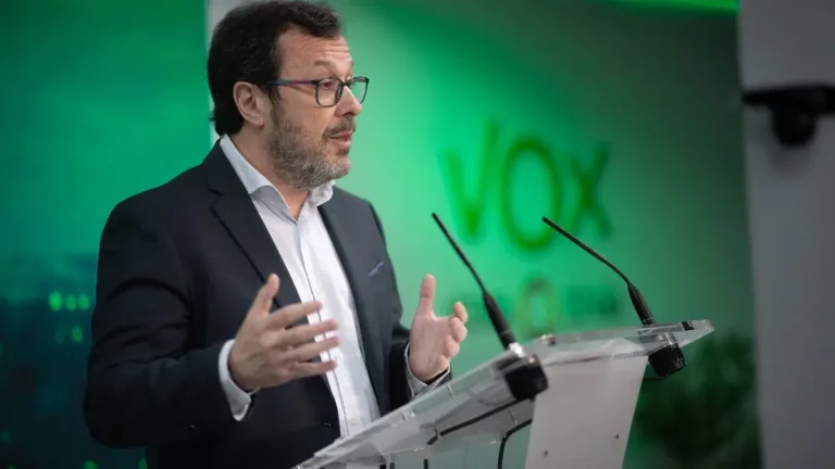 FOTOGRAFÍA. MADRID (REINO DE ESPAÑA), 19 DE MAYO DE 2025. El portavoz Nacional de VOX, José Antonio Fúster Lamelas, registrado este lunes durante una rueda d eprensa en la calle Bambú 12 de Madrid, sede nacional de la RESISTENCIA disidente española y patriota. Lasvocesdelpueblo (Ñ Pueblo)