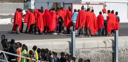 FOTOGRAFÍA. LANZAROTE (REINO DE ESPAÑA), 22 DE SEPTIEMBRE DE 2024. La Salvamar Al Nair ha rescatado hoy domingo a unas 121 inmigrantes ilegales cuando viajaban en dos embarcaciones en aguas próximas a Lanzarote (islas Canarias) Reino de España. Efe