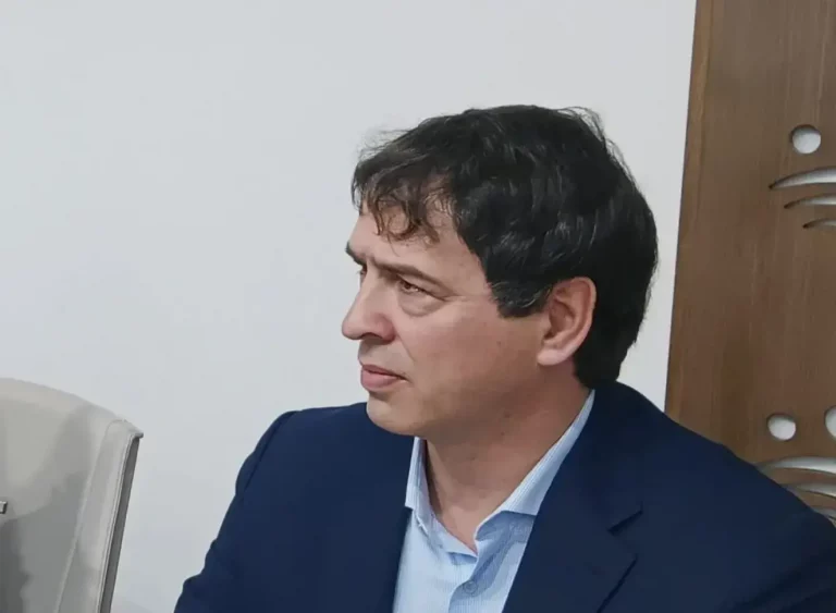 FOTOGRAFÍA. BADAJOZ (EXTREMADURA) REINO DE ESPAÑA, 25 DE ABRIL DE 2025.- David Sánchez Pérez-Castejón, hermano del presidente del Gobierno de España y secretario general del Partido Socialista (PSOE), Pedro Sánchez Pérez-Castejón, declara este viernes ante la jueza instructora de la causa por su contratación como coordinador de los conservatorios pacenses de música, cuya investigación también aprecia indicios de criminalidad en la adjudicación del puesto de jefe de Programas de Actividades Transfronterizas a un exempleado del Ministerio de Presidencia. Efe