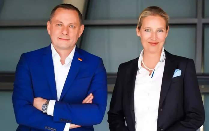 FOTOGRAFÍA. BERLÍN (ALEMANIA), 02 DE MAYO DE 2025. En la imagen, los portavoces federales de la Alternativa para Alemania —Alternative für Deutschland (AfD)—, la líder de AFD Alice Weidel (d), y el portavoz del Grupo Parlamentario de AFD en el miembro del Bundestag (Parlamento de Alemania), Tino Chrupalla (i). Lasvocesdelpueblo (Ñ Pueblo)