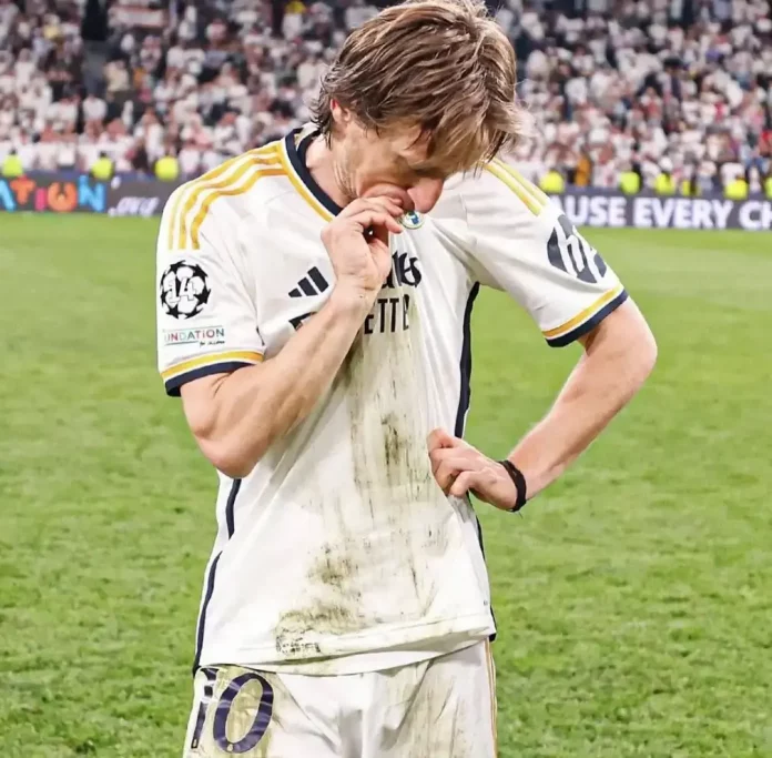 Modric, Llegó el momento, me voy con el corazón lleno de orgullo, gratitud y recuerdos imborrables, siempre seré madridista, nunca olvidaré los gestos de cariño que habéis tenido hacia mí FOTOGRAFÍA. MADRID (REINO DE ESPAÑA), FECHA NO CONCRETADA, FECHA RELACIONADA, 22 DE MAYO DE 2025. El croata Luka Modric, capitán del Real Madrid, no continuará en el conjunto blanco después del Mundial de Clubes, según anunció este jueves, por lo que, además, este sábado frente a la Real Sociedad (16.15 horas) será su último partido en el Santiago Bernabéu. Luka Modric/Lasvocesdelpueblo (Ñ Pueblo)