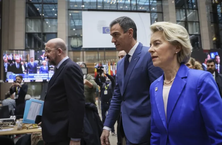 FOTOGRAFÍA. BRUSELAS (BÉLGICA), AÑO 2024. (De izq. a dcha.) del presidente del Consejo Europeo, Charles Michel, el presidente del Gobierno de España, Pedro Sánchez, y la presidente de la Comisión Europea, Ursula von der Leyen en Bruselas, Bélgica. Efe