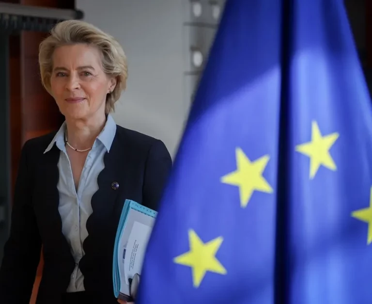 FOTOGRAFÍA. BRUSELAS (BÉLGICA), 14 DE MAYO DE 2025. El Tribunal General de la Unión Europea (TGUE) dijo este miércoles que la Comisión Europea no fue transparente con los mensajes de Whatsapp que la presidente, Ursula Von der Leyen, intercambió con el director ejecutivo de Pfizer, Albert Boula, durante la pandemia del COVID 19 (coronavirus) y consideró que debió mostrárselos al periódico The New York Times. Efe