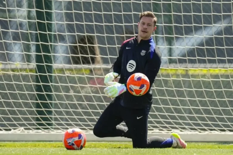 FOTOGRAFÍA. BARCELONA (REINO DE ESPAÑA), 28 DE ABRIL DE 2025. El portero alemán del FC Barcelona Marc-André ter Stegen durante el entrenamiento del equipo en las instalaciones de la Ciudad Deportiva Joan Gamper, este lunes. Efe