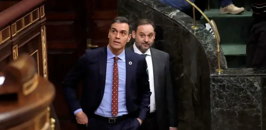 FOTOGRAFÍA. MADRID (REINO DE ESPAÑA), AÑO 2023 El secretario general del Partido Socialista (PSOE) y presidente dle Gobierno de España, Pedro Sánchez Pérez-Castejón (i), acompañado por su ministro de Transportes y secretario de Organización del PSOE, José Luis Ábalos Meco (d). HECHOS RELACIONADOS, MADRID (REINO DE ESPAÑA), 28 DE FEBRERO DE 2024, El caso Koldo es la mayor crisis y desafío que afronta Sánchez en su partido desde que regresó a la Secretaría General del Partido Socialista en 2017, tras otra crisis que había abierto al partido en canal por la guerra que mantuvo con Susana Díaz Pacheco por el liderazgo del PSOE y que se zanjó con las primarias de ese año. Efe