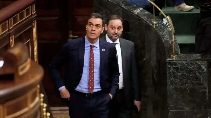 Whatsapp Pedro Sánchez-Ábalos. Page y Lamban son unos hipócritas, petardos, impresentables, tocacojones, critican pactos con Otegi y defienden Constitución y Rey (1) FOTOGRAFÍA. MADRID (REINO DE ESPAÑA), AÑO 2023 El secretario general del Partido Socialista (PSOE) y presidente dle Gobierno de España, Pedro Sánchez Pérez-Castejón (i), acompañado por su ministro de Transportes y secretario de Organización del PSOE, José Luis Ábalos Meco (d). HECHOS RELACIONADOS, MADRID (REINO DE ESPAÑA), 28 DE FEBRERO DE 2024, El caso Koldo es la mayor crisis y desafío que afronta Sánchez en su partido desde que regresó a la Secretaría General del Partido Socialista en 2017, tras otra crisis que había abierto al partido en canal por la guerra que mantuvo con Susana Díaz Pacheco por el liderazgo del PSOE y que se zanjó con las primarias de ese año. Efe