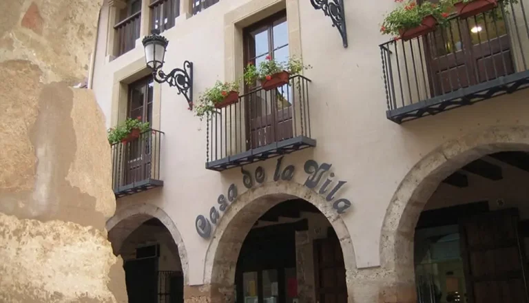 FOTOGRAFÍA. PIERA (BARCELONA) CATALUÑA (REINO DE ESPAÑA), 23 DE MAYO DE 2025. Detalle de la fachada del Ayuntamiento de Piera, municipio de la provincia de Barcelona, en la Comunidad autónoma de Cataluña. Lasvocesdelpueblo (Ñ Pueblo)