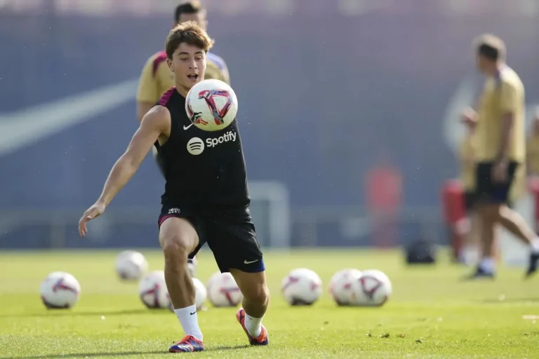 FOTOGRAFÍA. BARCELONA (REINO FE ESPAÑA), 16 DE AGOSTO DE 2024. Detalle del futbolista del Barça, Pablo Torre, durante una sesión de entrenamiento de FC Barcelona. Efe