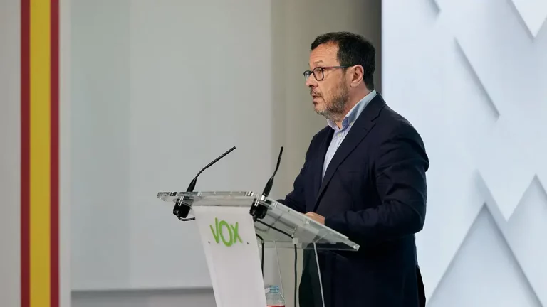 FOTOGRAFÍA. MADRID (REINO DE ESPAÑA), 05 DE MAYO DE 2025. El portavoz Nacional de VOX, José Antonio Fúster Lamelas, registrado este lunes en rueda d eprensa en la sede nacional de la RESISTENCIA en la capital del Reino de Reino de España, Madrid, en calle Bambú 12. Lasvocesdelpueblo (Ñ Pueblo)
