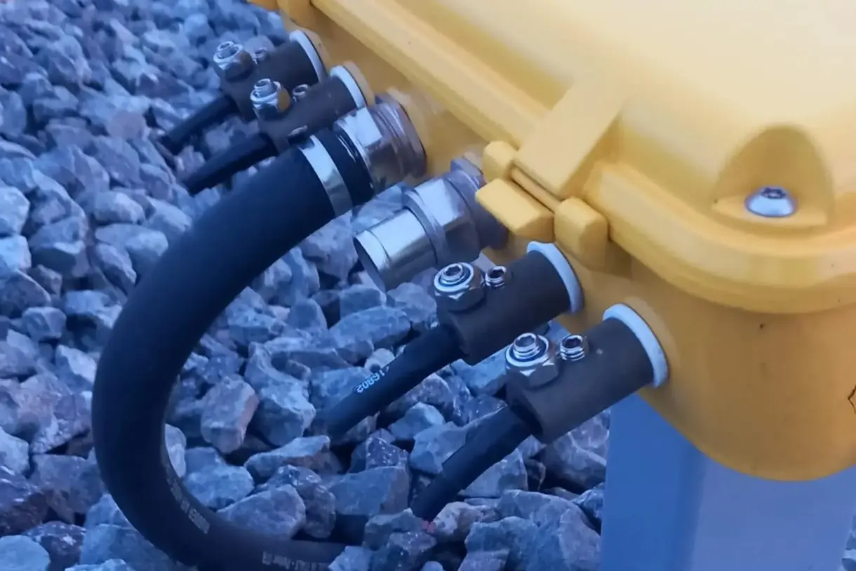 FOTOGRAFÍA. MADRID (REINO DE ESPAÑA), 05 DE MAYO DE 2025. Detalle de daños por el robo de cable en la línea de alta velocidad Madrid-Sevilla. Ministerio De Transporte/Efe
