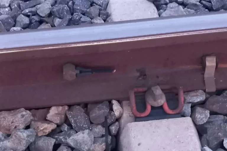 FOTOGRAFÍA. MADRID (REINO DE ESPAÑA), 05 DE MAYO DE 2025. Detalle de daños por el robo de cable en la línea de alta velocidad Madrid-Sevilla. Ministerio De Transporte/Efe