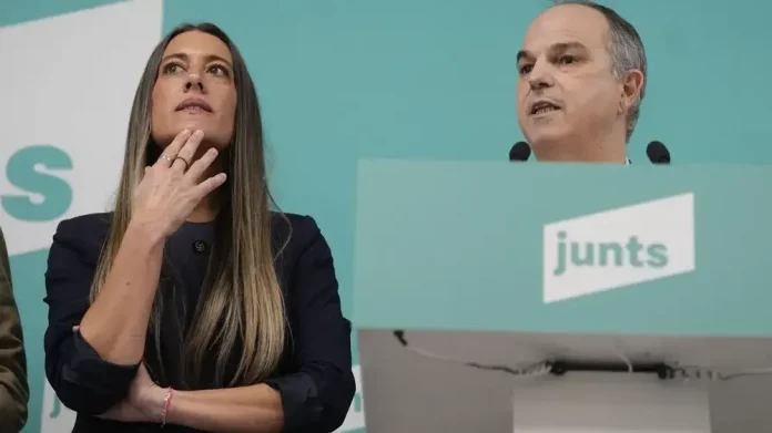 Sánchez, PSOE,Junts, FOTOGRAFÍA. BARCELONA (CATALUÑA) REINO DE ESPAÑA, 24 DE FEBRERO DE 2025. El secretario general de Junts, Jordi Turull, y la vicepresidenta, Mirian Nogueras, registrado durante una rueda de prensa en la sede de esta formación separatista derechista cobarde WOKE y migracionista. Efe