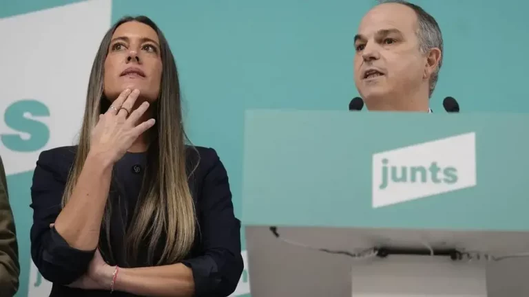 FOTOGRAFÍA. BARCELONA (CATALUÑA) REINO DE ESPAÑA, 24 DE FEBRERO DE 2025. El secretario general de Junts, Jordi Turull, y la vicepresidenta, Mirian Nogueras, registrado durante una rueda de prensa en la sede de esta formación separatista derechista cobarde WOKE y migracionista. Efe