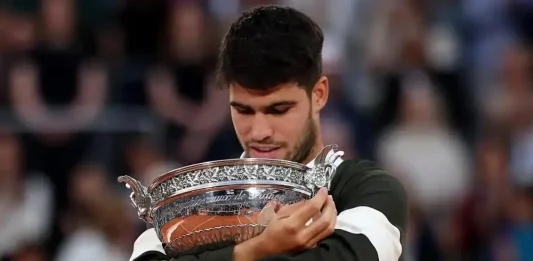 FOTOGRAFÍA. PARÍS (FRANCIA), 08 DE JUNIO DE 2025. El tenista español Carlos Alcaraz tras la final de Roland Garros que ha jugado contra el italiano Jannik Sinner en Parñis, Francia. Efe