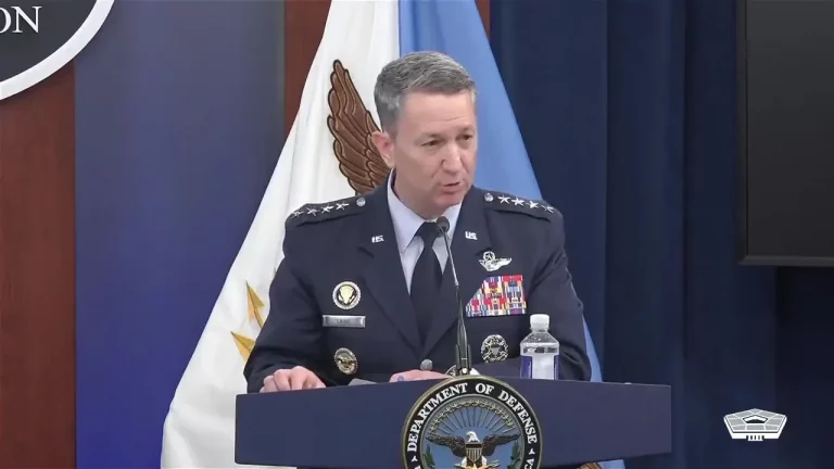 FOTOGRAFÍA. ARLINGTON (VIRGINIA) ESTADOS UNIDOS DE AMÉRICA, EEUU, 22 DE JUNIO DE 2025. El presidente del Estado Mayor Conjunto de los Estados Unidos de América (EEUU), el general John Daniel Caine, ha ofrecido hoy una descripción de la ejecución perfecta de la Operación Matillo de Medianoche (Operation Midnight Hammer) de EEUU contra el programa nuclear de los Ayatolas ISIS en suelo soberano la República Islámica de Irán, junto al secretario del Estado de United States of America (USA), Marco Antonio Rubio (Marco Rubio). Lasvocesdelpueblo (Ñ Pueblo)