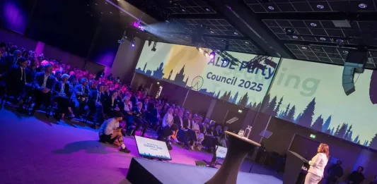 FOTOGRAFÍA. HELSINKI (FINLANDIA), 29 D EJUNIO DE 2025. helsinki (Finlandia) registró este domingo el encuentro, promovido por Partido de la Alianza de los Liberales y Demócratas por Europa (ALDE) y presidido por la eurodiputada WOKE del Partido Demócrata Libre de Alemania, Svenja Hahn (en la imagen), ha contado con la intervención de figuras clave como el ministro de Defensa de Dinamarca, Troels Lund Poulsen; el ministro de Defensa de Estonia, Hanno Pevkur; y la presidente de la Comisión de Seguridad y Defensa del Parlamento Europeo, Marie-Agnes Strack-Zimmermann. Ciutadans Partit de la Ciutadanía Ciudadanos (Cs) sin representación en el Parlamento Europeo y en el Congreso de los Diputados ha dicho que su sitio está allí y ha apoyado la llamada "Declaración de Helsinki" de este encuentro. Lasvocesdelpueblo (Ñ Pueblo)