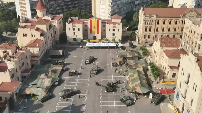 FOTOGRAFÍA. BARCELOAN (CATALUÑA) REINO DE ESPAÑA, 07 DE JUNIO DE 2025. Detalle de una vista aérea del Cuartel El Bruch del Ejército de Tierra en Cataluña este sábado, donde miles de catalanes están convocados desde la tardes de ayer viernes por parte de la Inspección General del Ejército (IGE) -mando militar en esta Comunidad Autónoma española- a tres jornadas de Puertas Abiertas, en marco del Día de las Fuerzas Armadas (FAS) 2025. IGE Barcelona/Lasvocesdelpueblo (Ñ Pueblo)