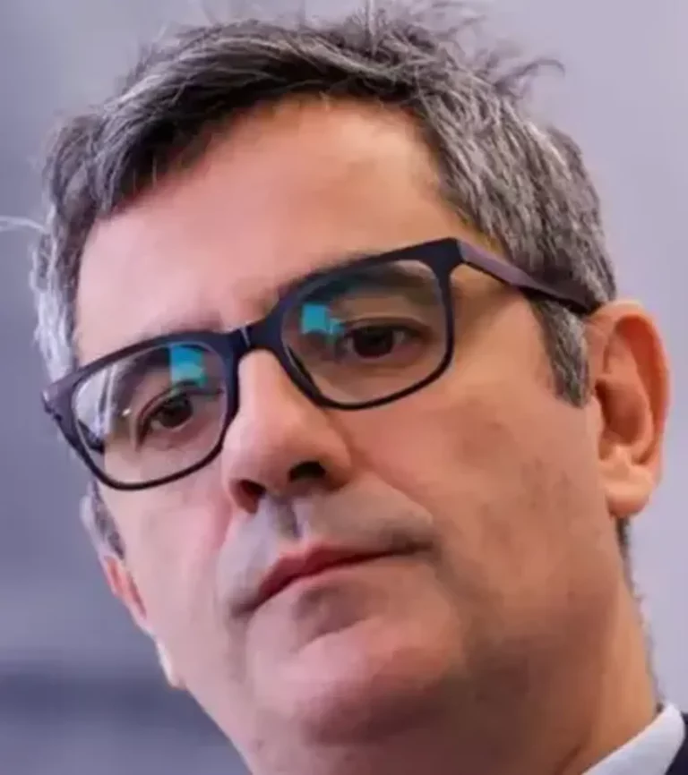 FOTOGRAFÍA. MADRID (REINO DE ESPAÑA), 09 DE JUNIO DE 2025. En la imagen, el dirigente del Partido Socialista (PSOE) y ministro de la Presidencia, Justicia y Relaciones con las Cortes del Gobierno de Pedro Sánchez Pérez-Castejón, Félix Bolaños García, en una entrevista con Efe. Efe