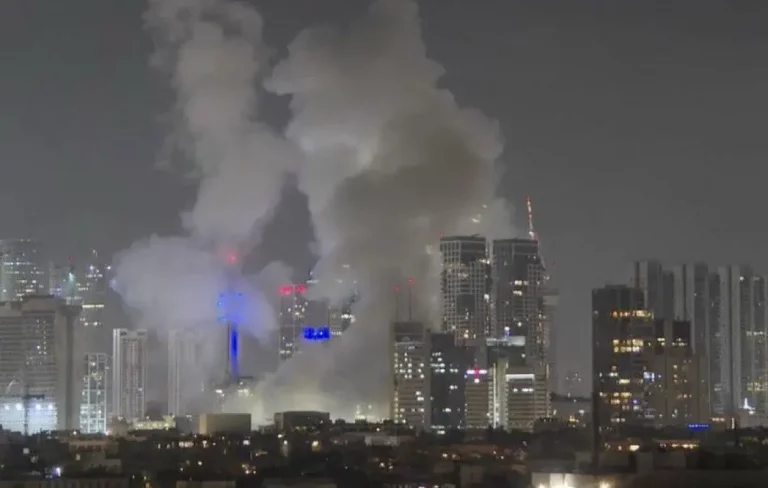 FOTOGRAFÍA. ISRAEL, 13 DE JUNIO DE 2025. La noche de este viernes, 13 de junio de 2025, (hora local, GMT +3), se activaron las sirenas en todo Israel tras el lanzamiento de aproximadamente 150 misiles balísticos por parte de la tiranía islamofascista de los Ayatolás ISIS en Irán contra el pueblo de Israel. AJN