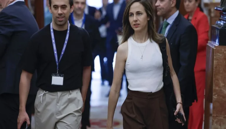 FOTOGRAFÍA. MADRID (REINO DE ESPAÑA), 18 DE JUNIO DE 2025. La líder de Podemos, Ione Belarra, a su llegada al Congreso para asistir a la sesión de control al Gobierno que se celebra este miércoles. Efe