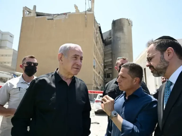 FOTOGRAFÍA. BEER SHEVA (TEL AVIV) ISRAEL, 19 DEJUNIO DE 2025. El primer ministro de Israel, Benjamín Netanyahu, ha visitado este jueves el Hospital Soroka en Beer Sheva, sur de Tel Aviv (Israel), atacado las primeras horas de hoy por parte de los Ayatolas ISIS -que ocupan el poder en la República Islámica de Irán-con un misil balístico. Oficina Primer Ministro de Israel/Lasvocesdelpueblo (Ñ Pueblo)