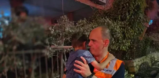 FOTOGRAFÍA. HAIFA/TEL-AVIV (NORTE DE ISRAEL) ESTADO DE ISRAEL, 13 Y 14 DE JUNIO DE 2025. Irán busca el terror entre civiles israelíes. El pueblo de Israel ya ha registrado un total de 9 muertos, más de 152 heridos y varios desaparecidos entre los escombros de edificios residenciales, en su mayoría en la parte musulmana de la tierra Santa. Los ayatolas ISIS atacan zonas residenciales en Israel y asesinan a los civiles dejando más de un centenar de heridos y varios desaparecidos. 4 mujeres, entre ellas una madre y sus dos hijas (de 13 y 20 años), toda esta familia musulmana: Manar al-Qassem Abu al-Hija Khatib y sus dos hijas, Hala y Shada, junto con su familiar Manar Diab Khatib. Además, Este sábado Israel Aloni y Yevgenia Blinder murieron a causa de un misil en un barrio residencial de El Centro; y el viernes 13 de junio de 2025, Etti Cohen Angel murió después de resultar gravemente herido por el ataque de un misil en un barrio residencial. Lasvocesdelpueblo (Ñ Pueblo)