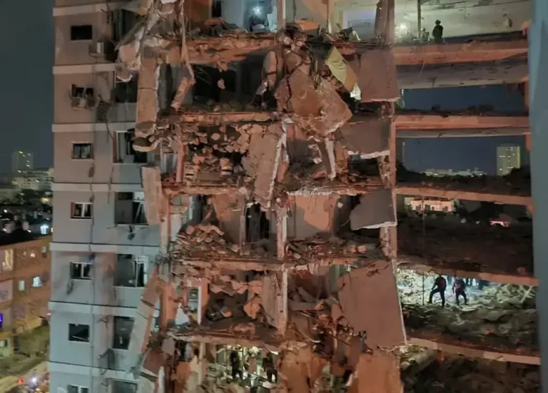 FOTOGRAFÍA. HAIFA/TEL-AVIV (NORTE DE ISRAEL) ESTADO DE ISRAEL, 13 Y 14 DE JUNIO DE 2025. Irán busca el terror entre civiles israelíes. El pueblo de Israel ya ha registrado un total de 9 muertos, más de 152 heridos y varios desaparecidos entre los escombros de edificios residenciales, en su mayoría en la parte musulmana de la tierra Santa. Los ayatolas ISIS atacan zonas residenciales en Israel y asesinan a los civiles dejando más de un centenar de heridos y varios desaparecidos. 4 mujeres, entre ellas una madre y sus dos hijas (de 13 y 20 años), toda esta familia musulmana: Manar al-Qassem Abu al-Hija Khatib y sus dos hijas, Hala y Shada, junto con su familiar Manar Diab Khatib. Además, Este sábado Israel Aloni y Yevgenia Blinder murieron a causa de un misil en un barrio residencial de El Centro; y el viernes 13 de junio de 2025, Etti Cohen Angel murió después de resultar gravemente herido por el ataque de un misil en un barrio residencial. Lasvocesdelpueblo (Ñ Pueblo)